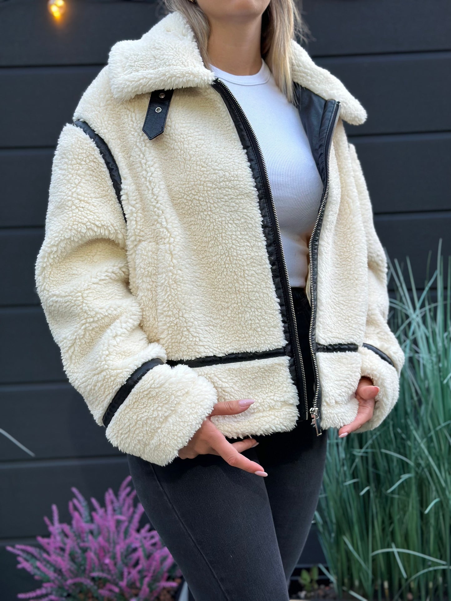 Cozy Chic: Teddy-Jacke in Creme