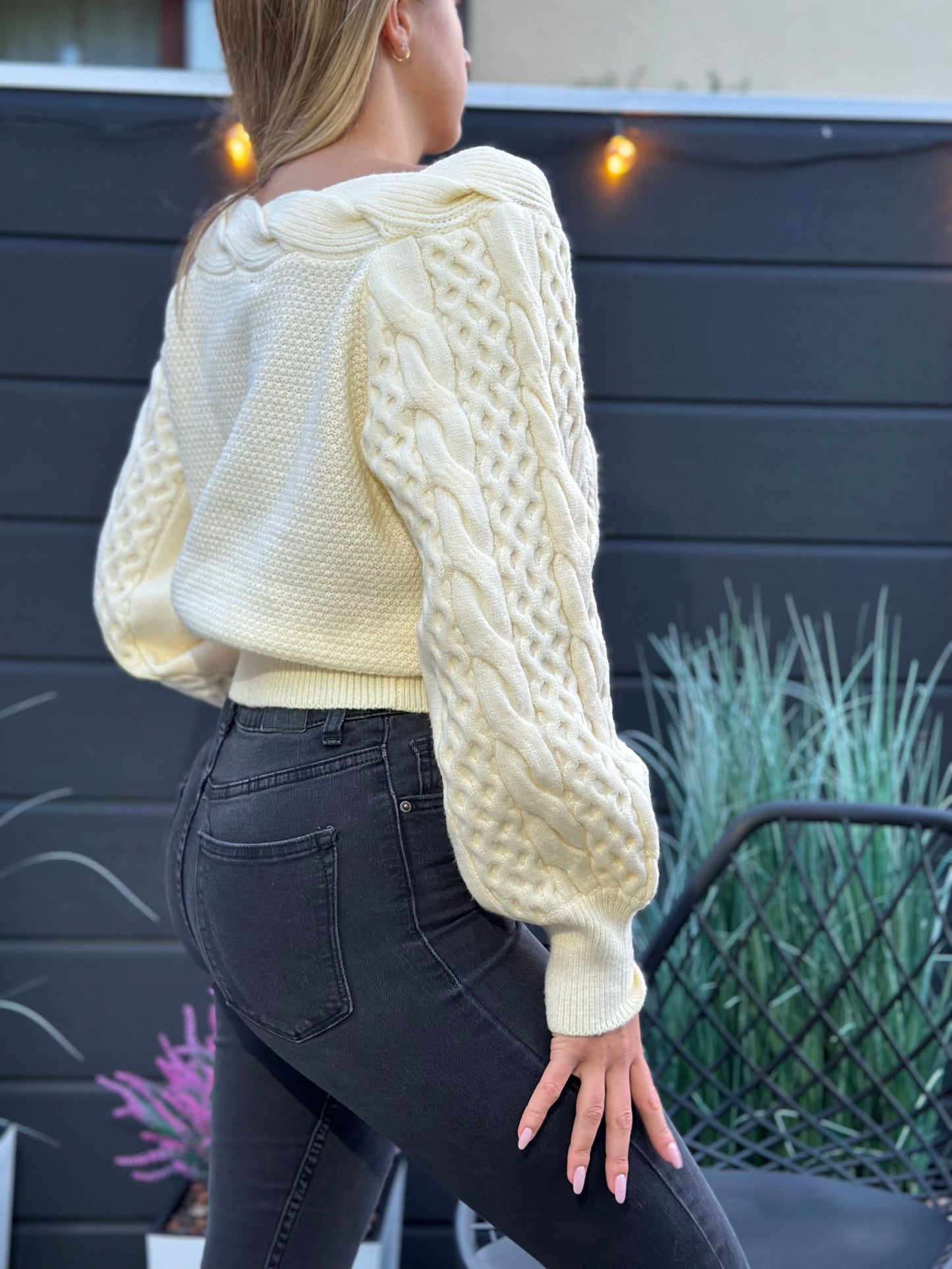 Timeless Elegance: Strickpullover in Cremé