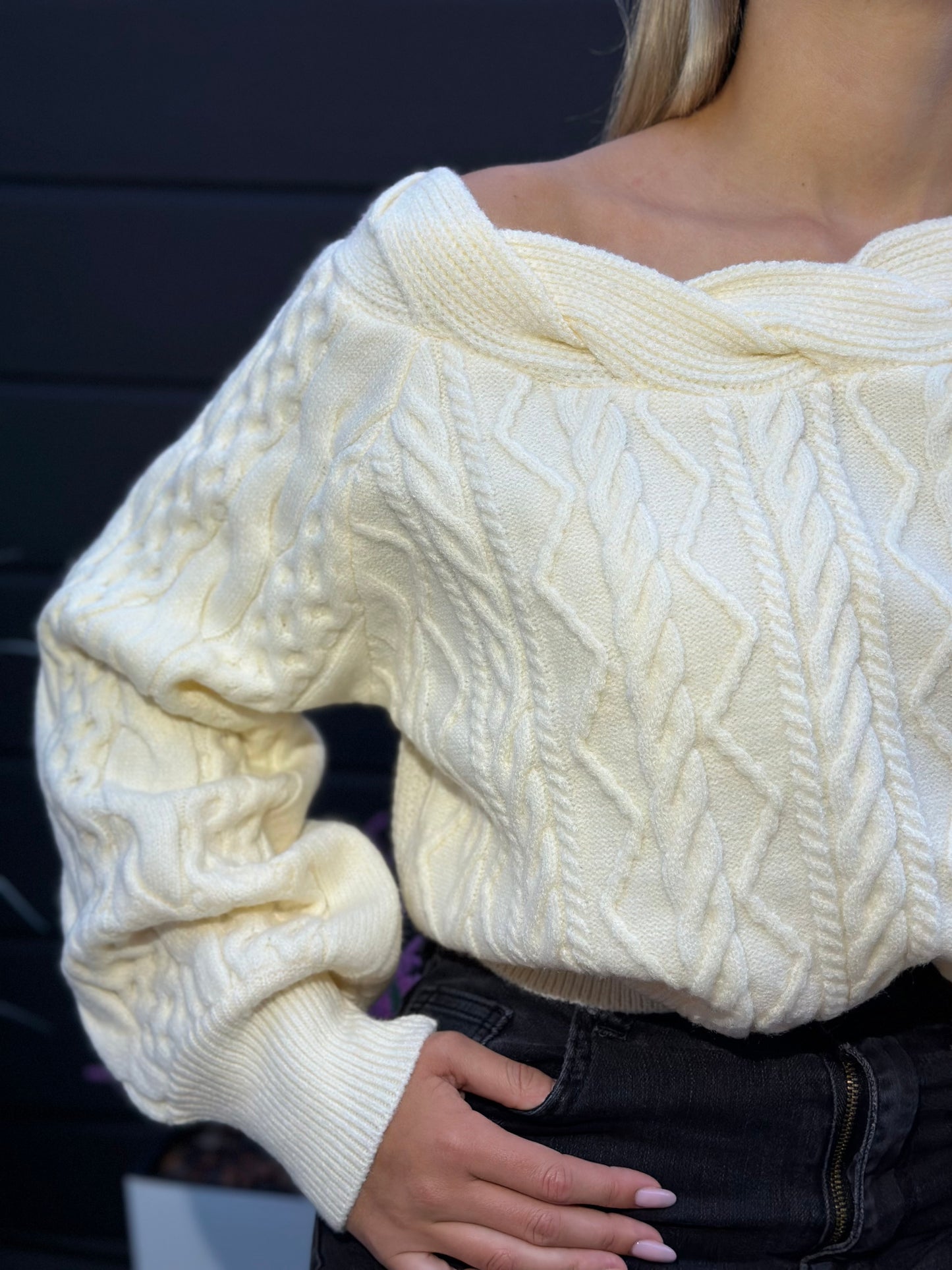 Timeless Elegance: Strickpullover in Cremé