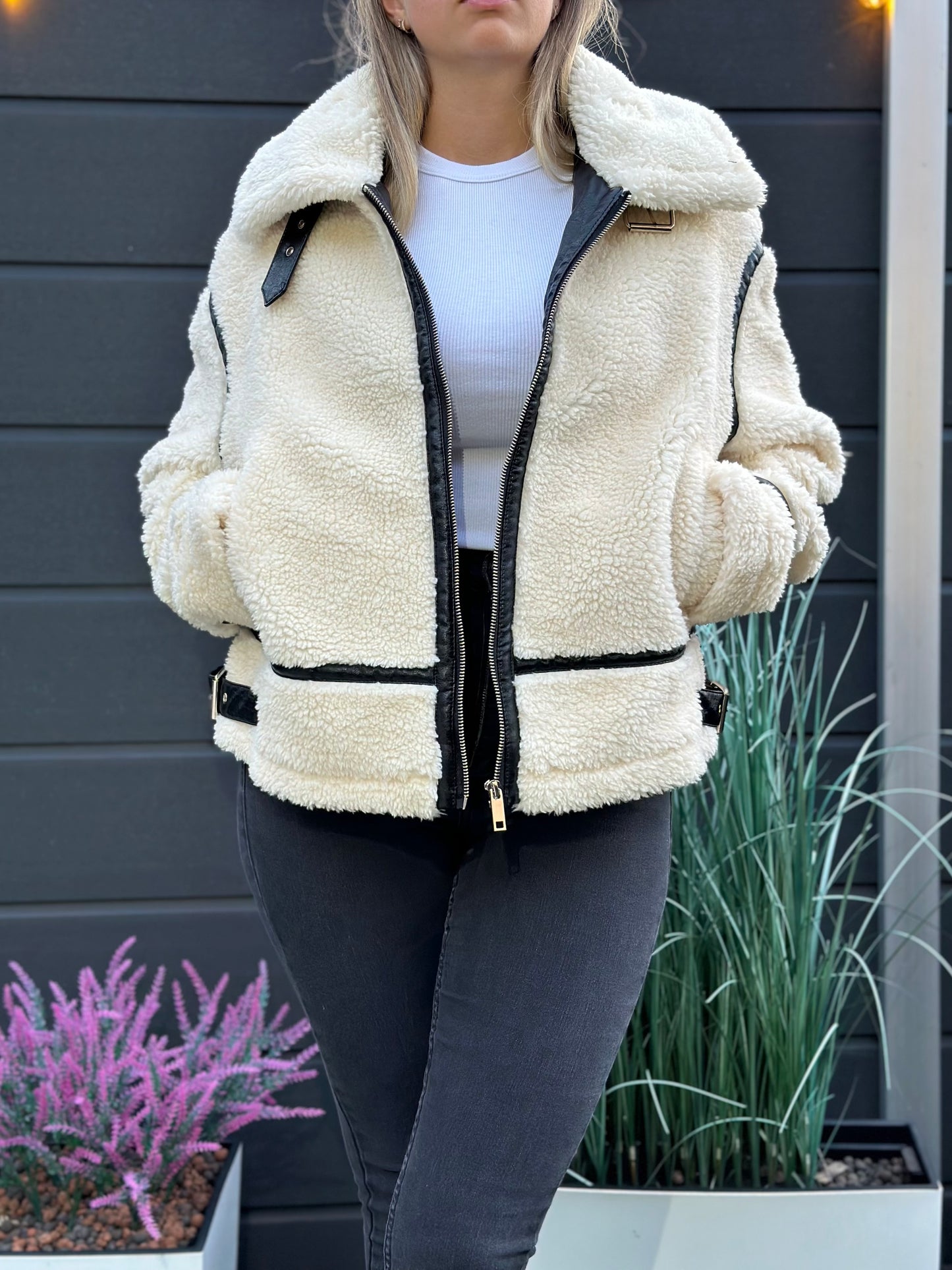 Cozy Chic: Teddy-Jacke in Creme